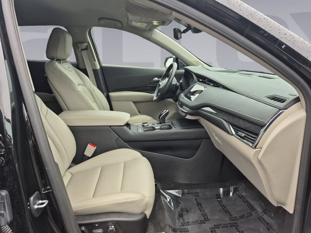 Used 2023 Cadillac XT4 Premium Luxury w/ Technology Package AWD/4WD image 17
