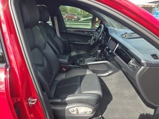 Used 2024 Porsche Macan Turbo image 5