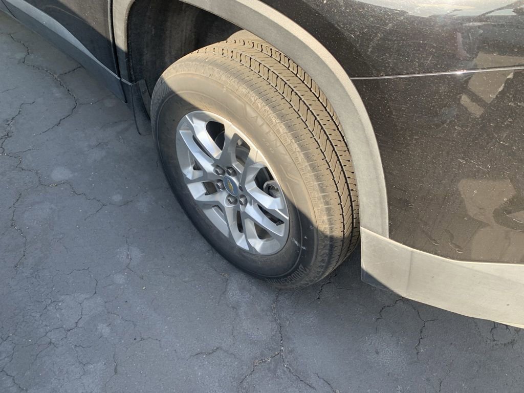 Used 2023 Chevrolet Traverse LS FWD image 8