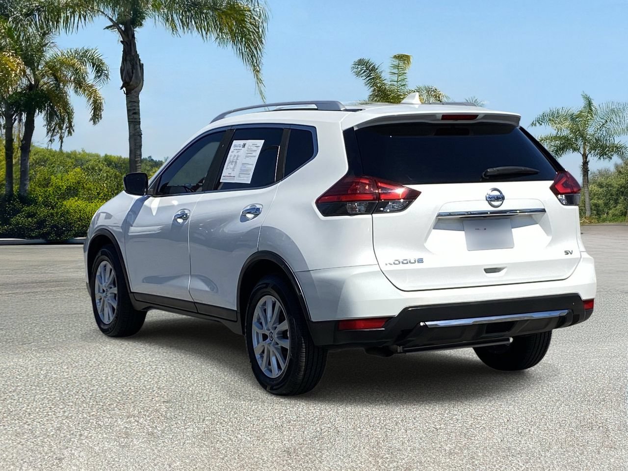 Used 2017 Nissan Rogue SV FWD image 3