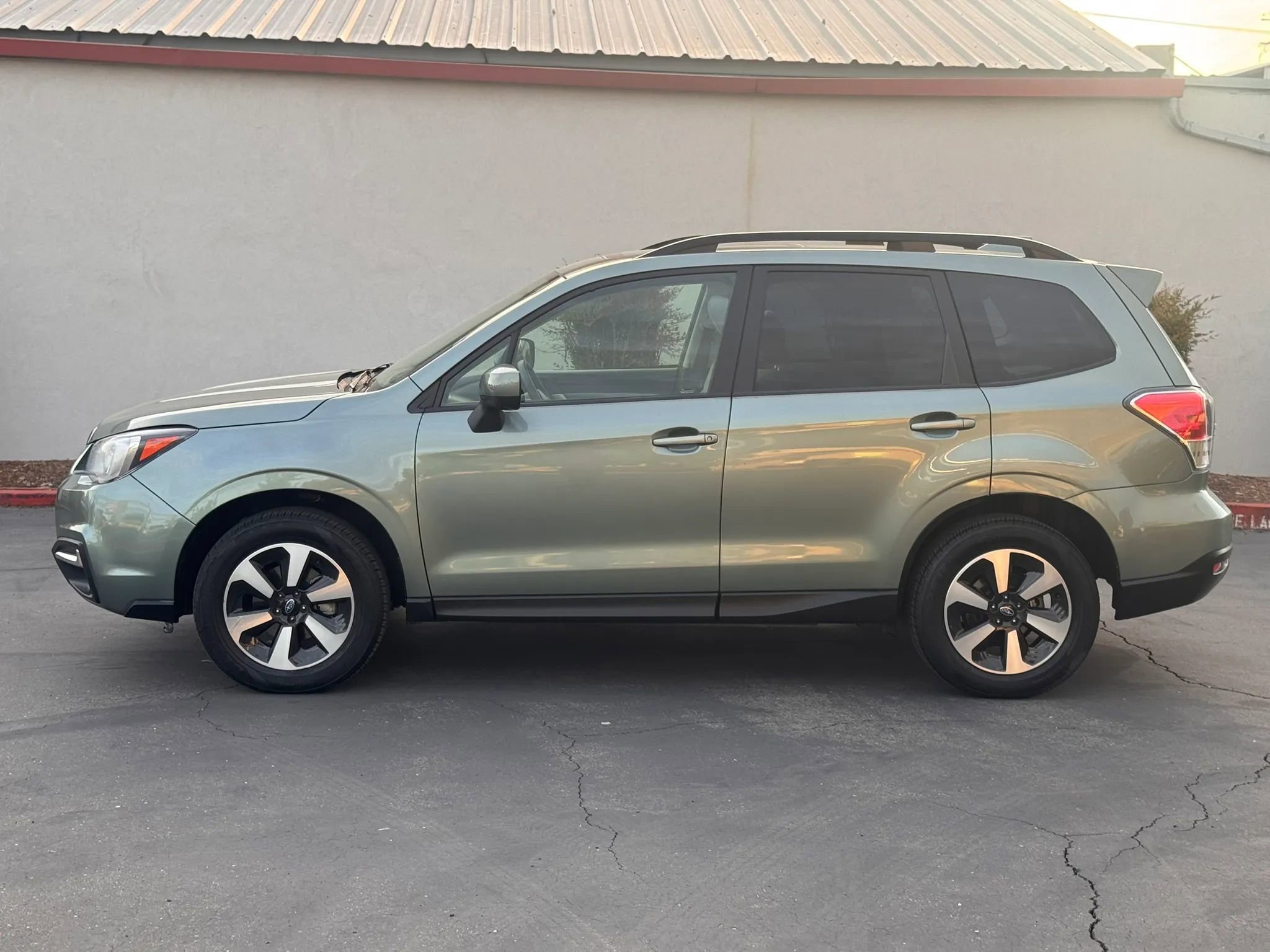 Used 2017 Subaru Forester 2.5i Premium w/ All-Weather Package AWD/4WD image 3