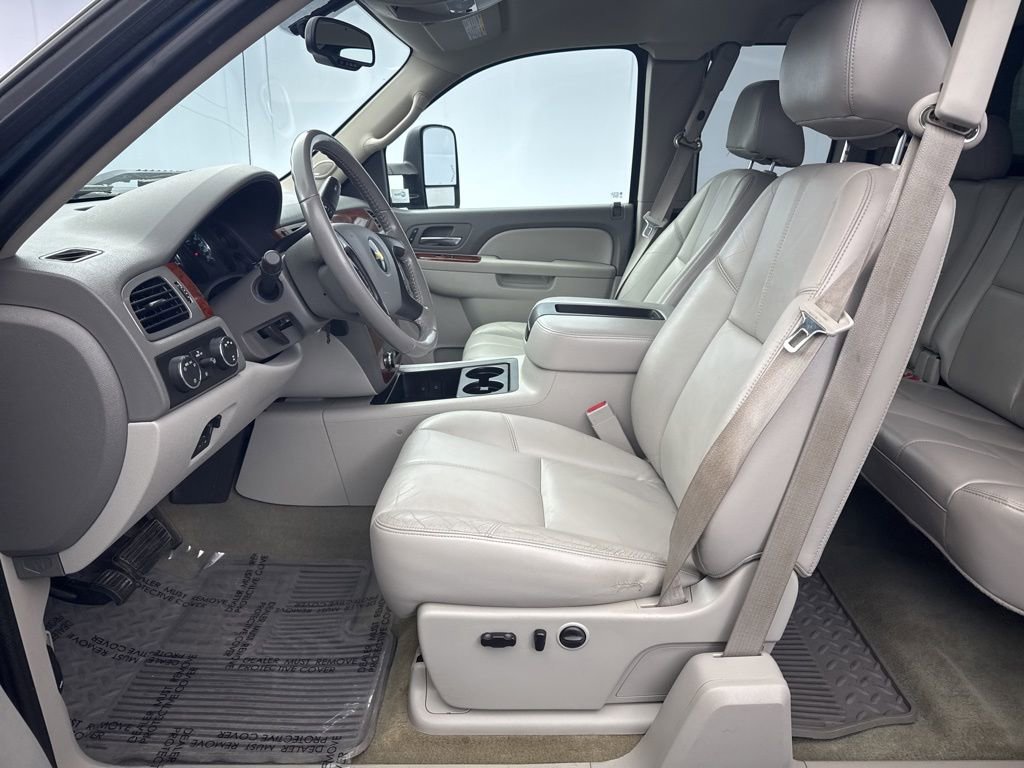 Used 2011 Chevrolet Silverado 2500 LTZ AWD/4WD image 13