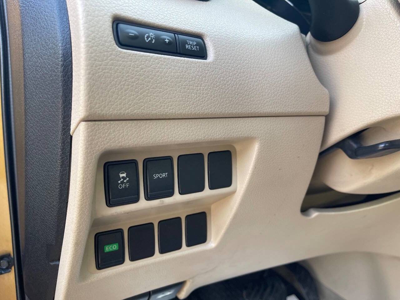 Used 2015 Nissan Rogue SV w/ SV Moonroof Package image 23