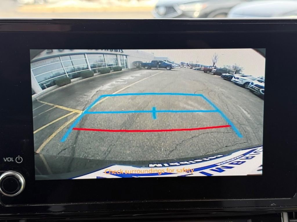 Used 2025 Toyota Sienna LE FWD image 20