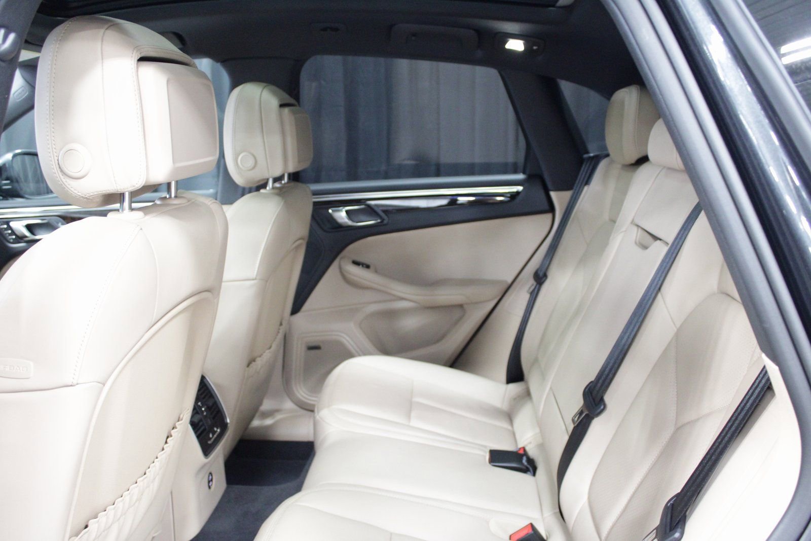 New 2026 Porsche Macan image 21