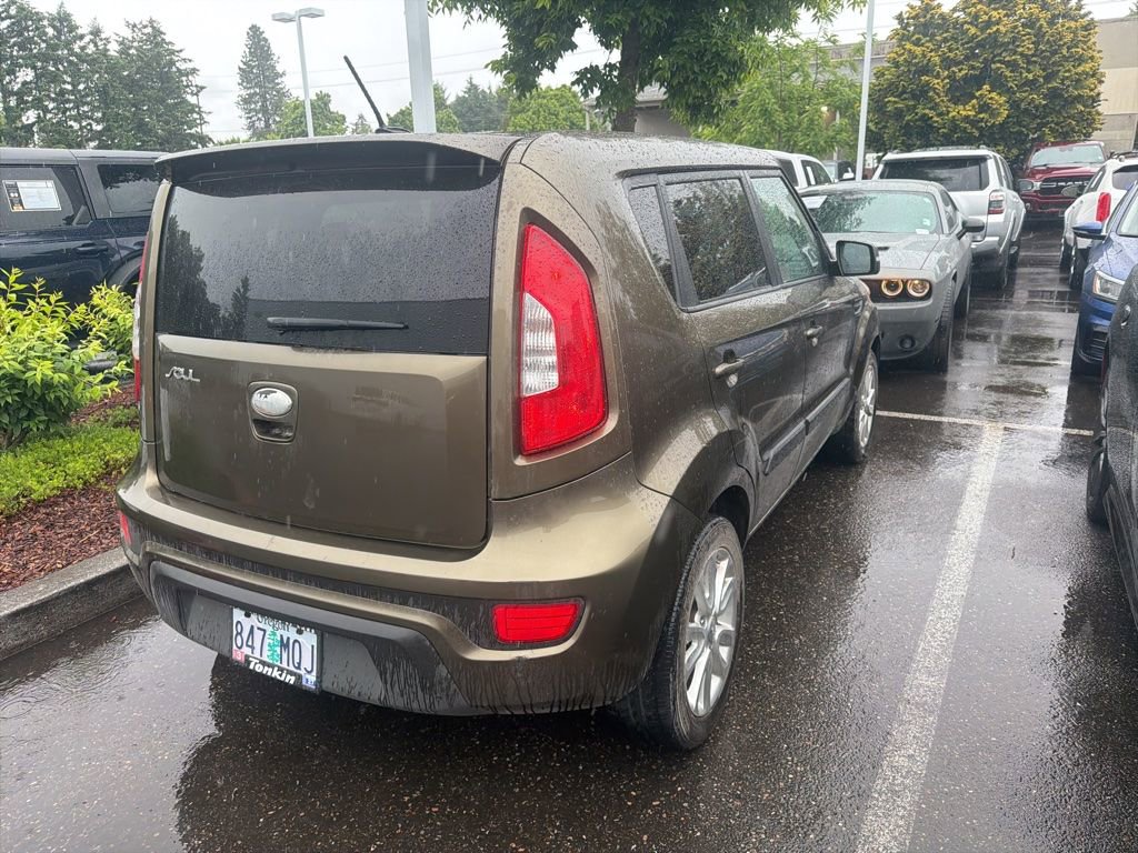 Used 2013 Kia Soul + FWD image 4