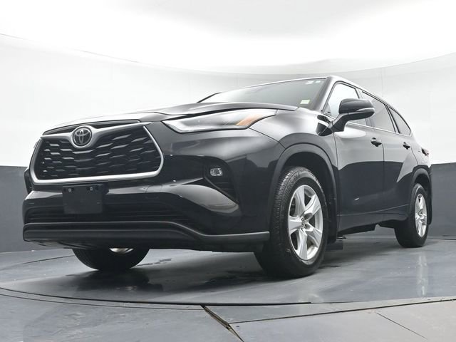 Certified 2025 Toyota Highlander LE image 35