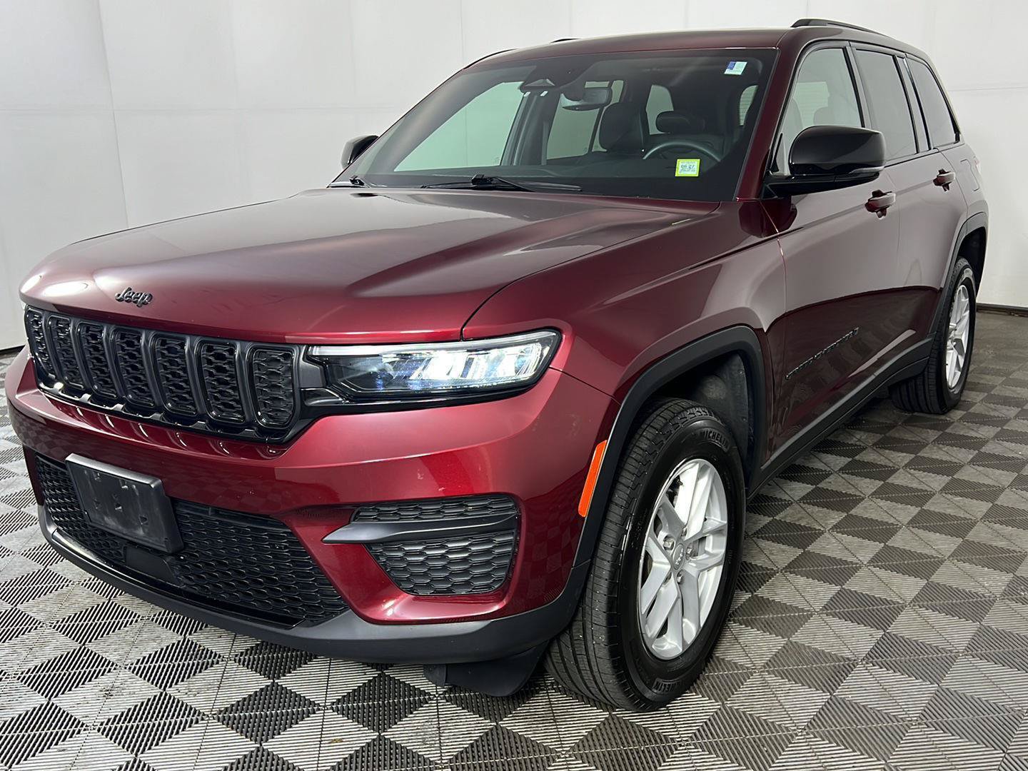 Used 2024 Jeep Grand Cherokee Altitude AWD/4WD image 44