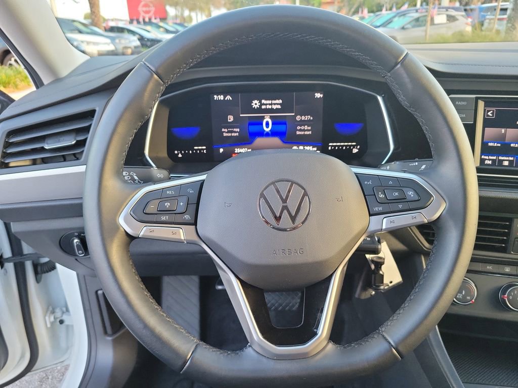 Used 2022 Volkswagen Jetta S image 17