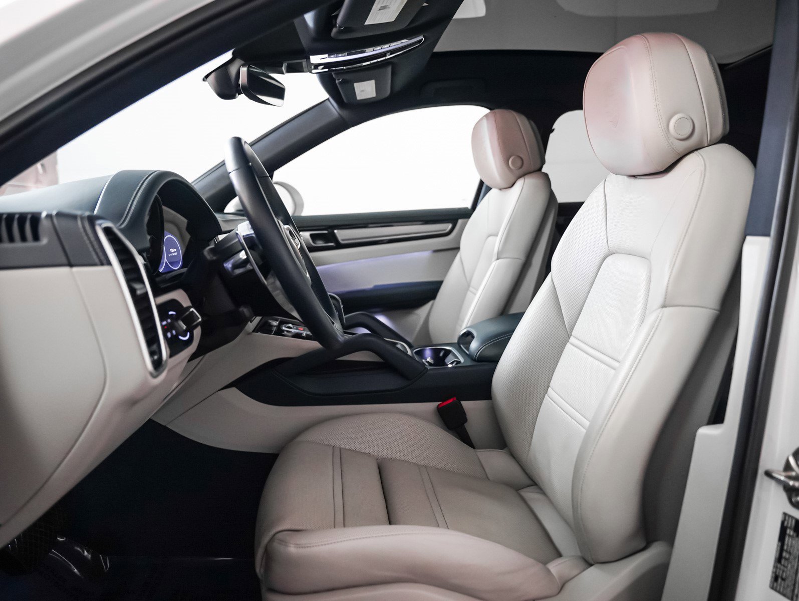 Used 2023 Porsche Cayenne Platinum Edition image 5