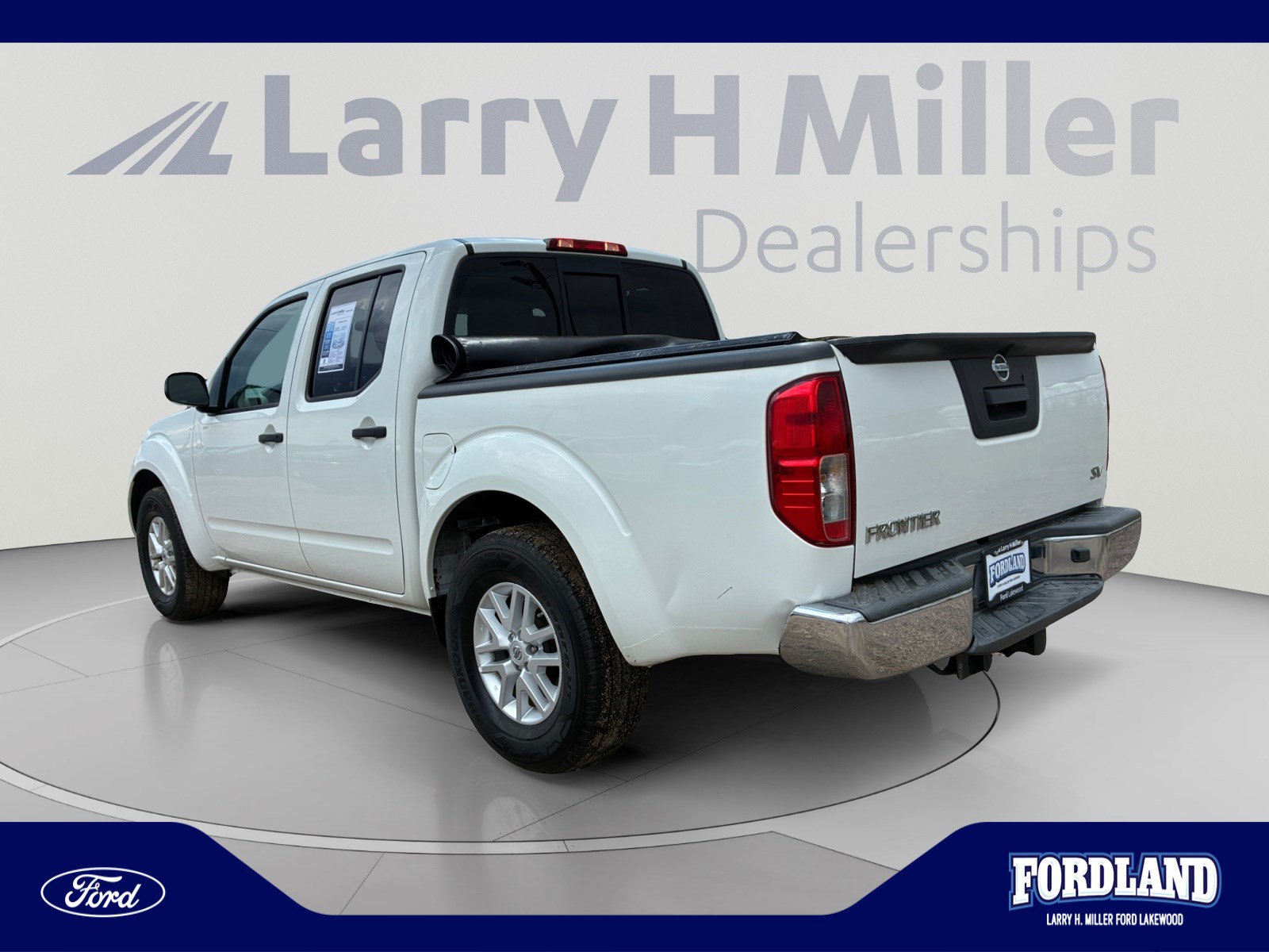 Used 2018 Nissan Frontier SV RWD image 3