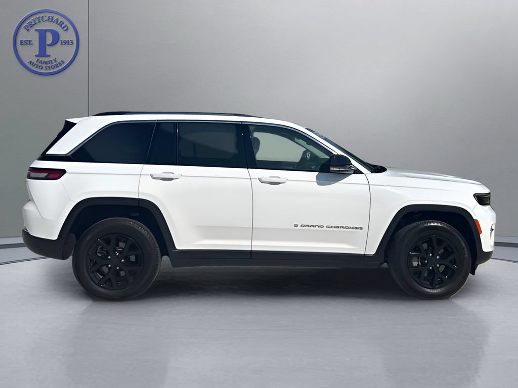 Used 2023 Jeep Grand Cherokee Limited w/ Trailer Tow Prep Group (B) AWD/4WD image 8