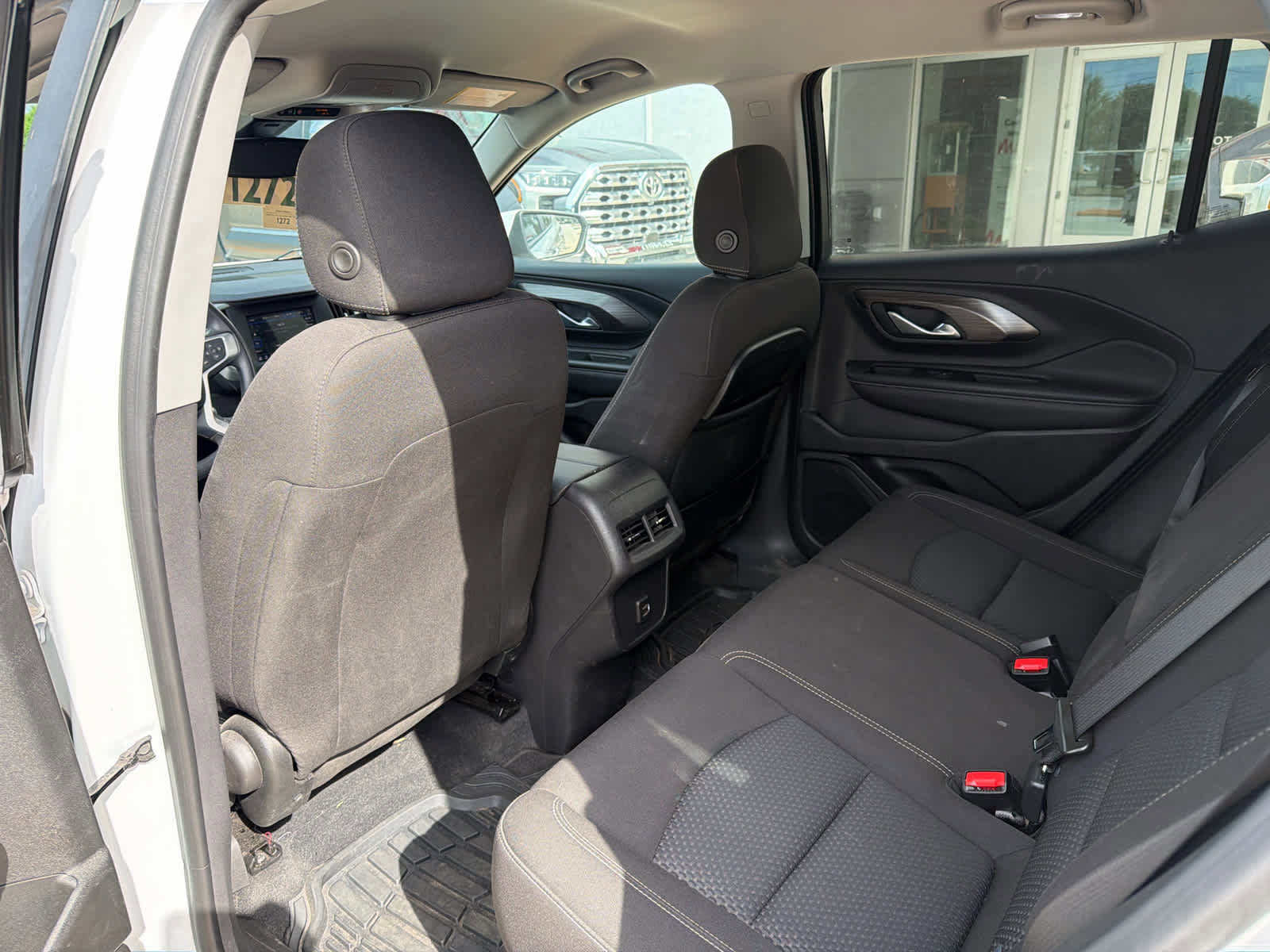 Used 2024 GMC Terrain SLE FWD image 33
