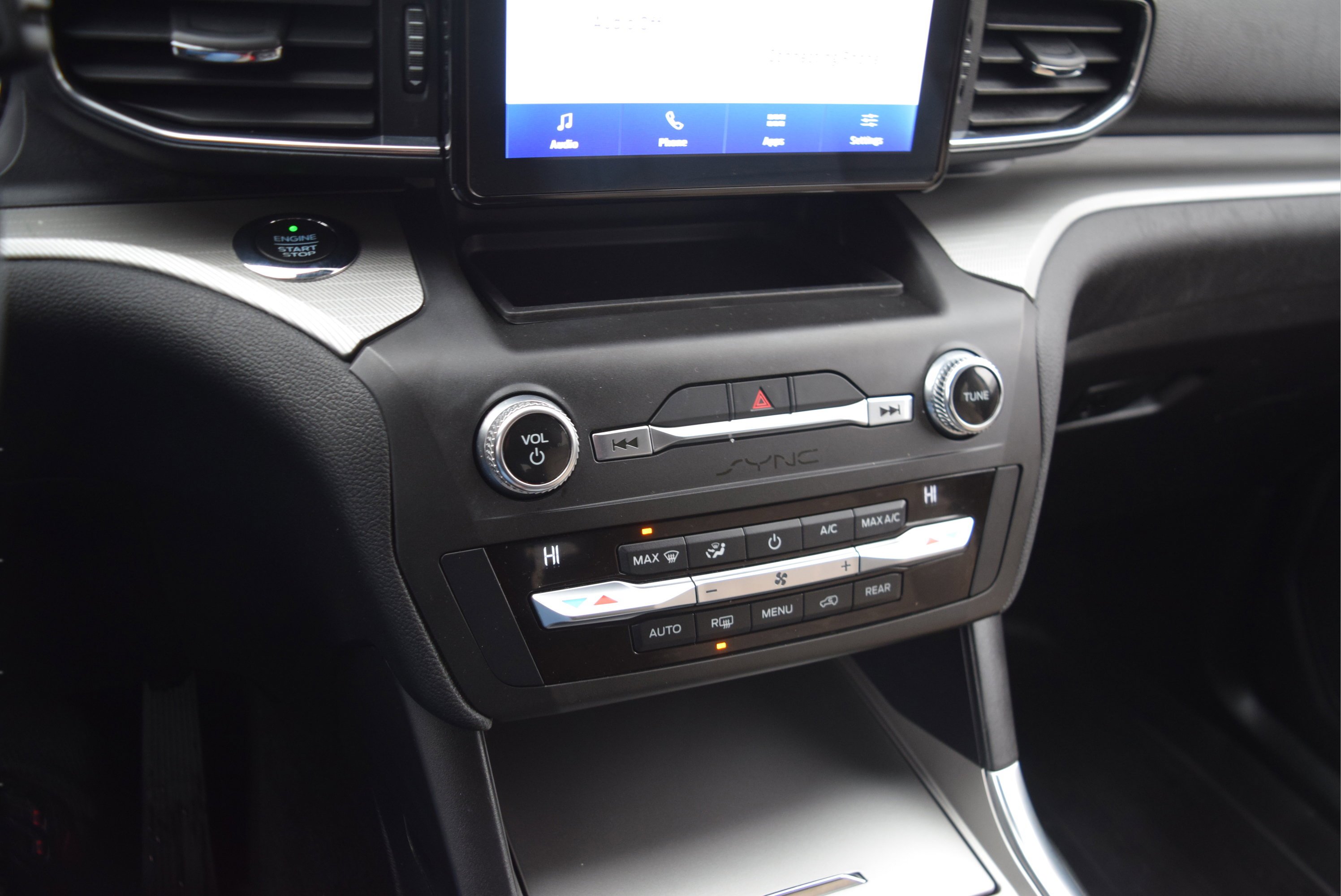 Used 2020 Ford Explorer XLT w/ Equipment Group 202A image 14