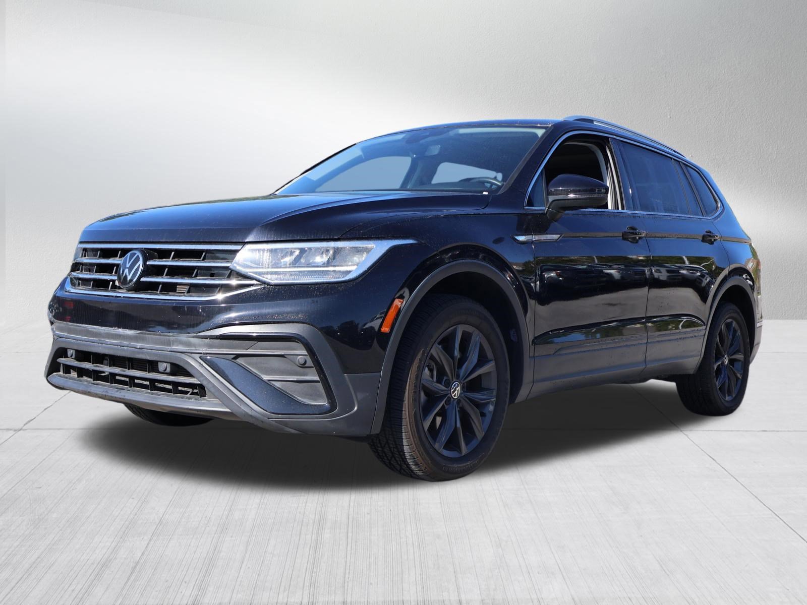 Used 2022 Volkswagen Tiguan SE w/ Panoramic Sunroof Package AWD/4WD image 3