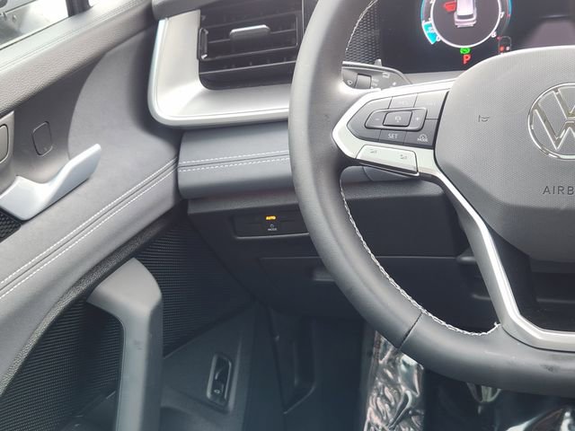 New 2026 Volkswagen Tiguan SE image 27