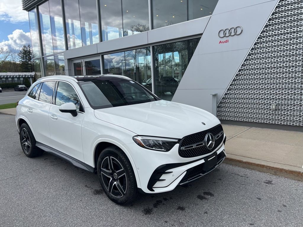 Used 2025 Mercedes-Benz GLC 300 4MATIC image 5