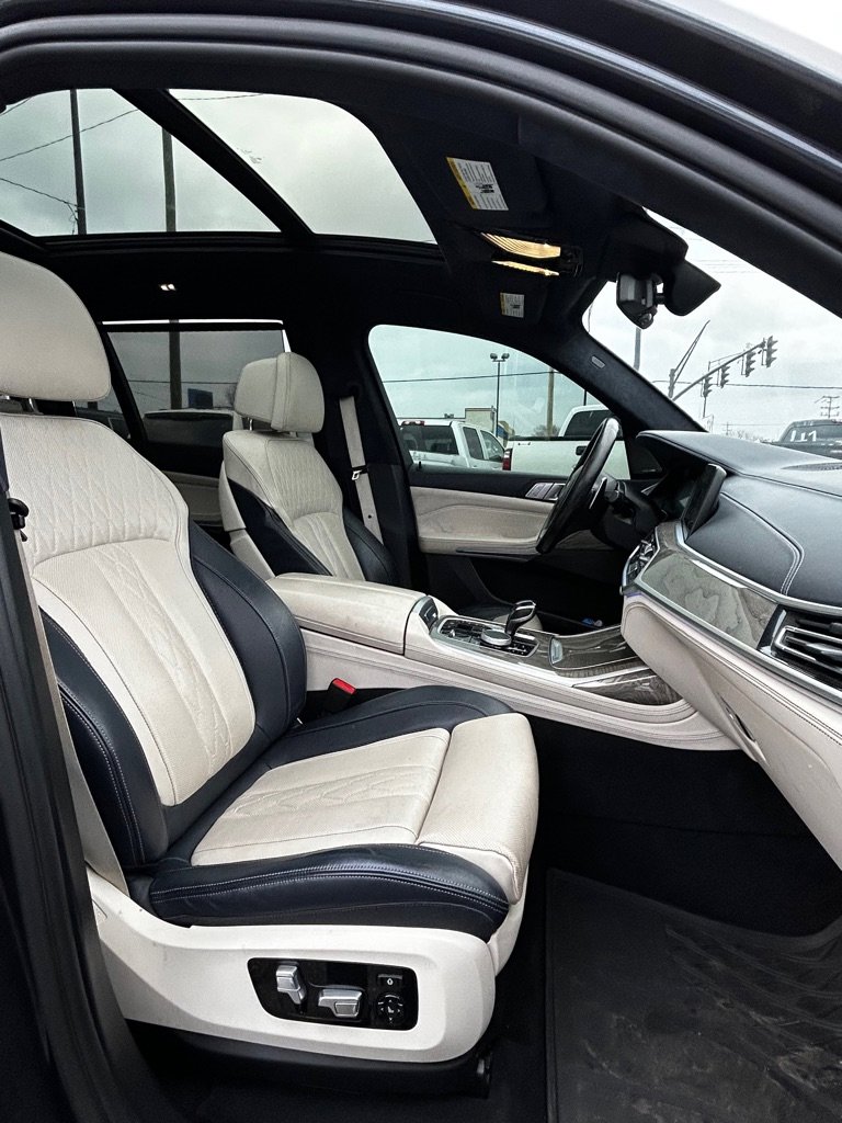 Used 2020 BMW X7 M50i w/ Dynamic Handling Package image 12
