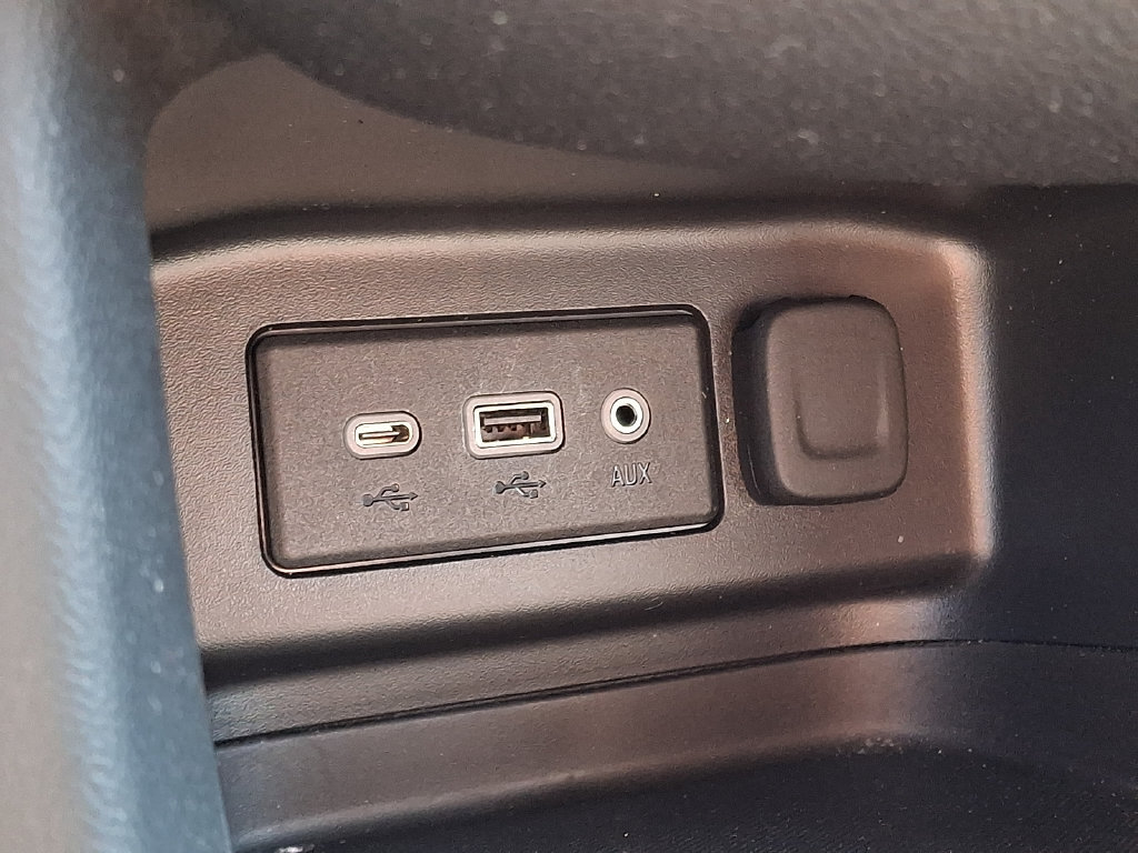Used 2023 Chevrolet Equinox LT FWD image 24