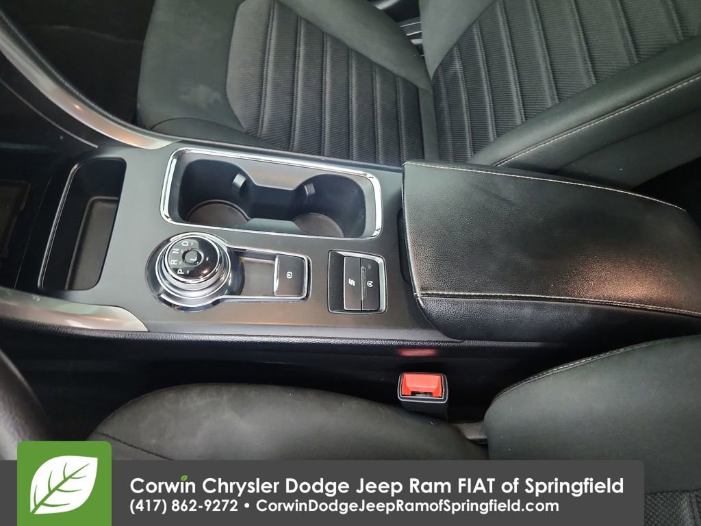 Used 2020 Ford Fusion SE FWD image 29
