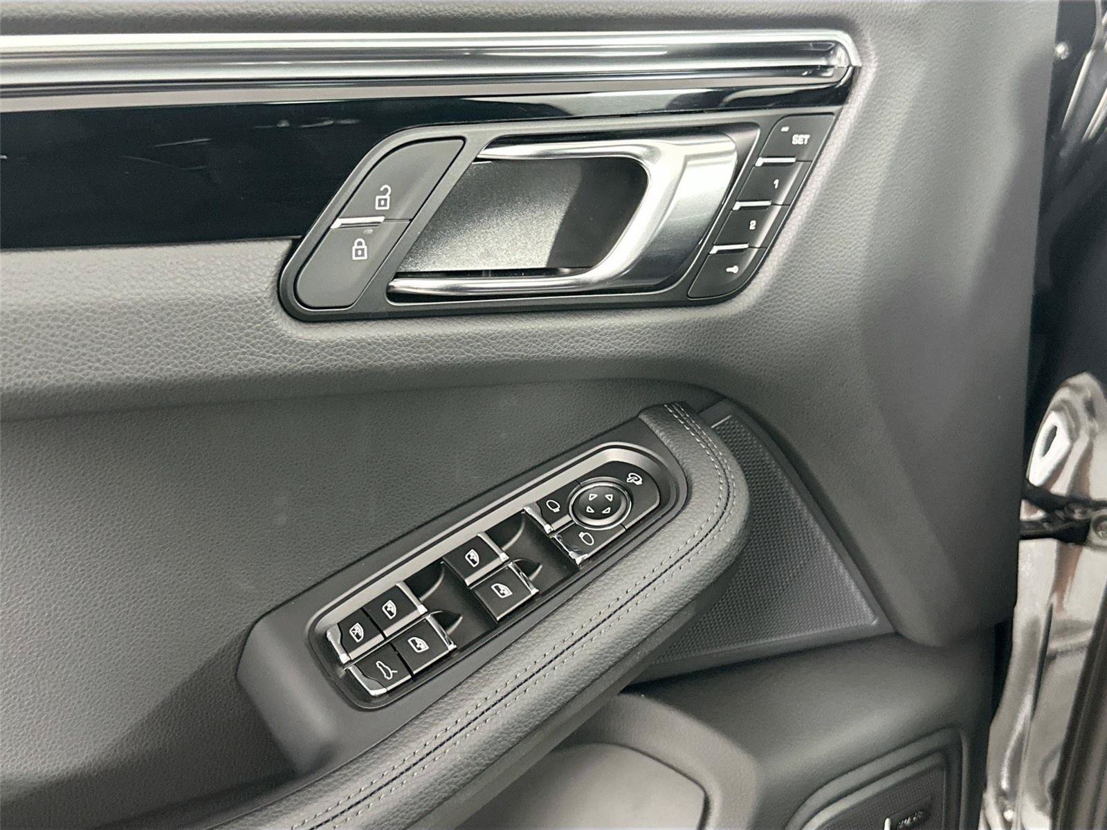 Certified 2026 Porsche Macan Turbo AWD/4WD image 31