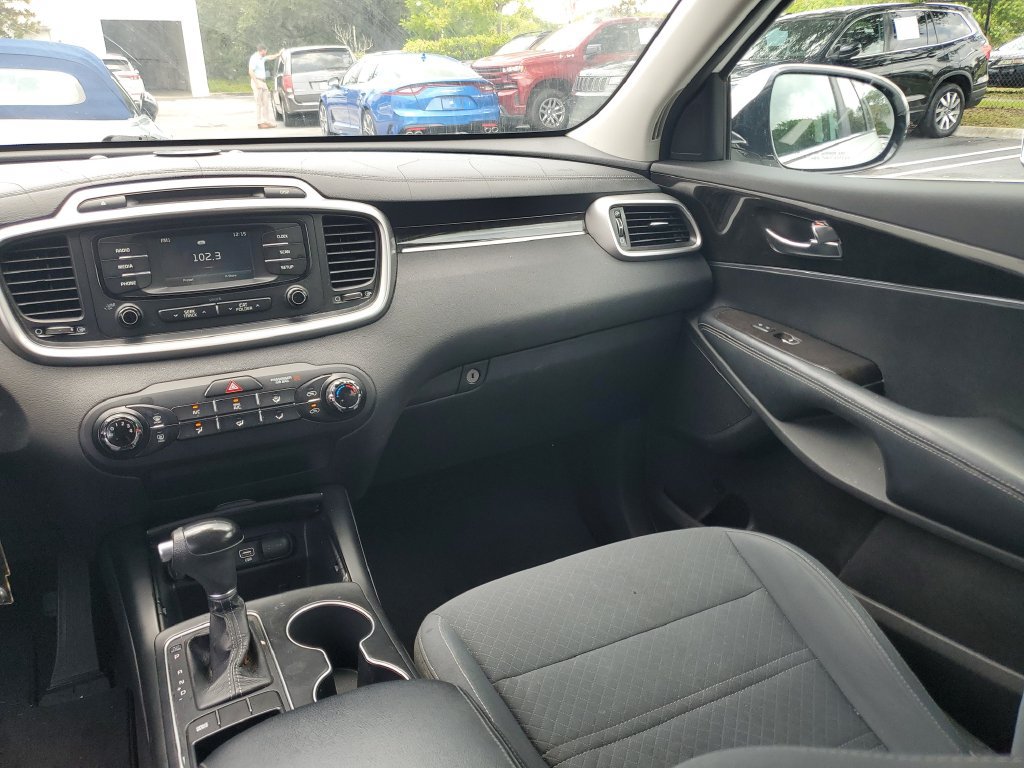Used 2017 Kia Sorento FWD image 18