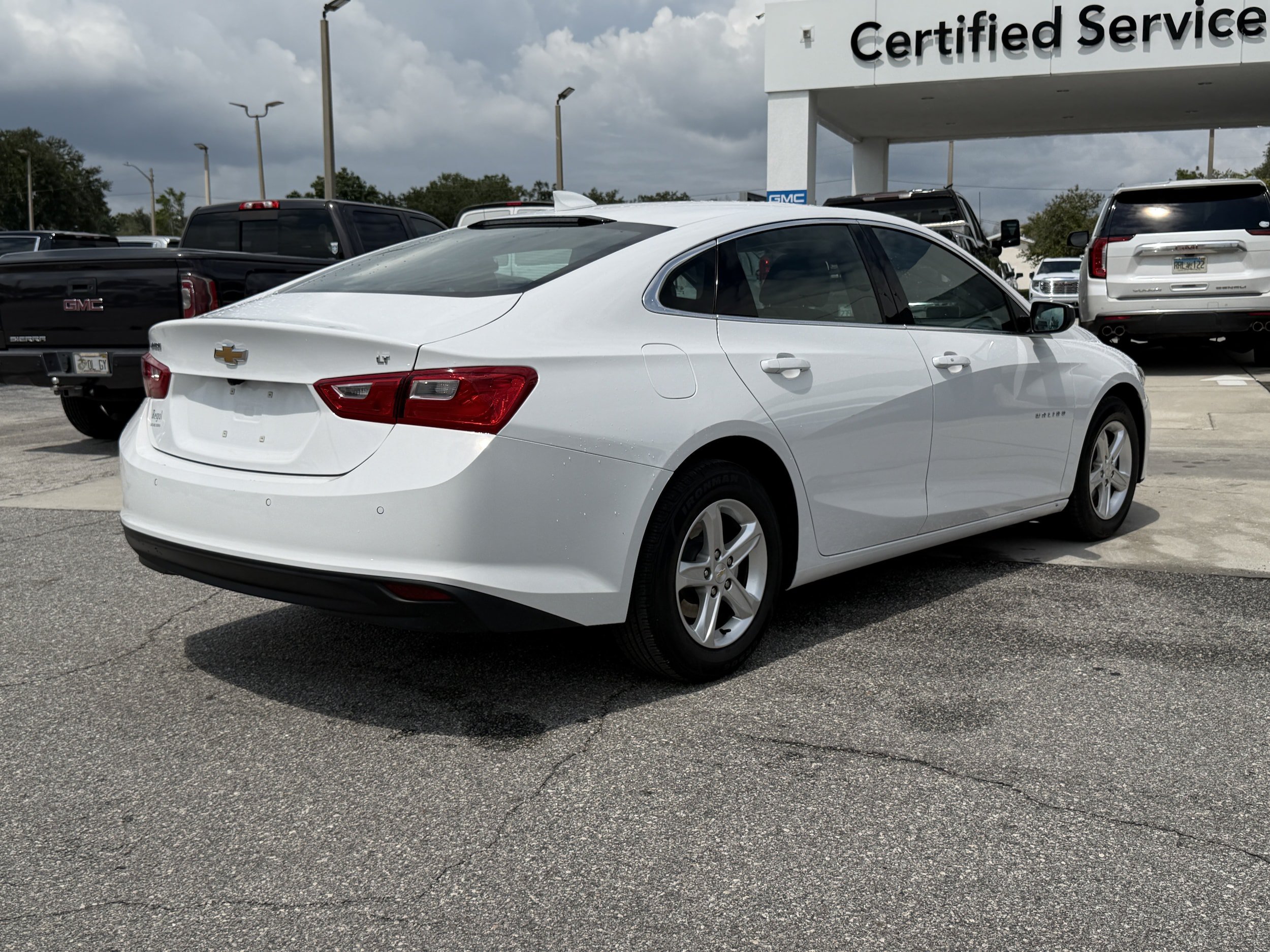Used 2024 Chevrolet Malibu LT FWD image 3