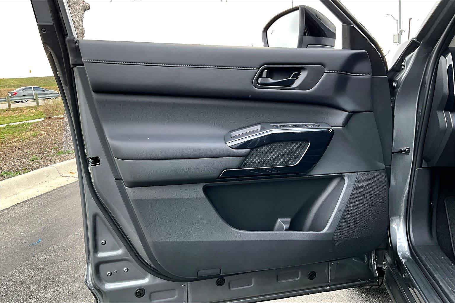 New 2026 Nissan Pathfinder SV image 10