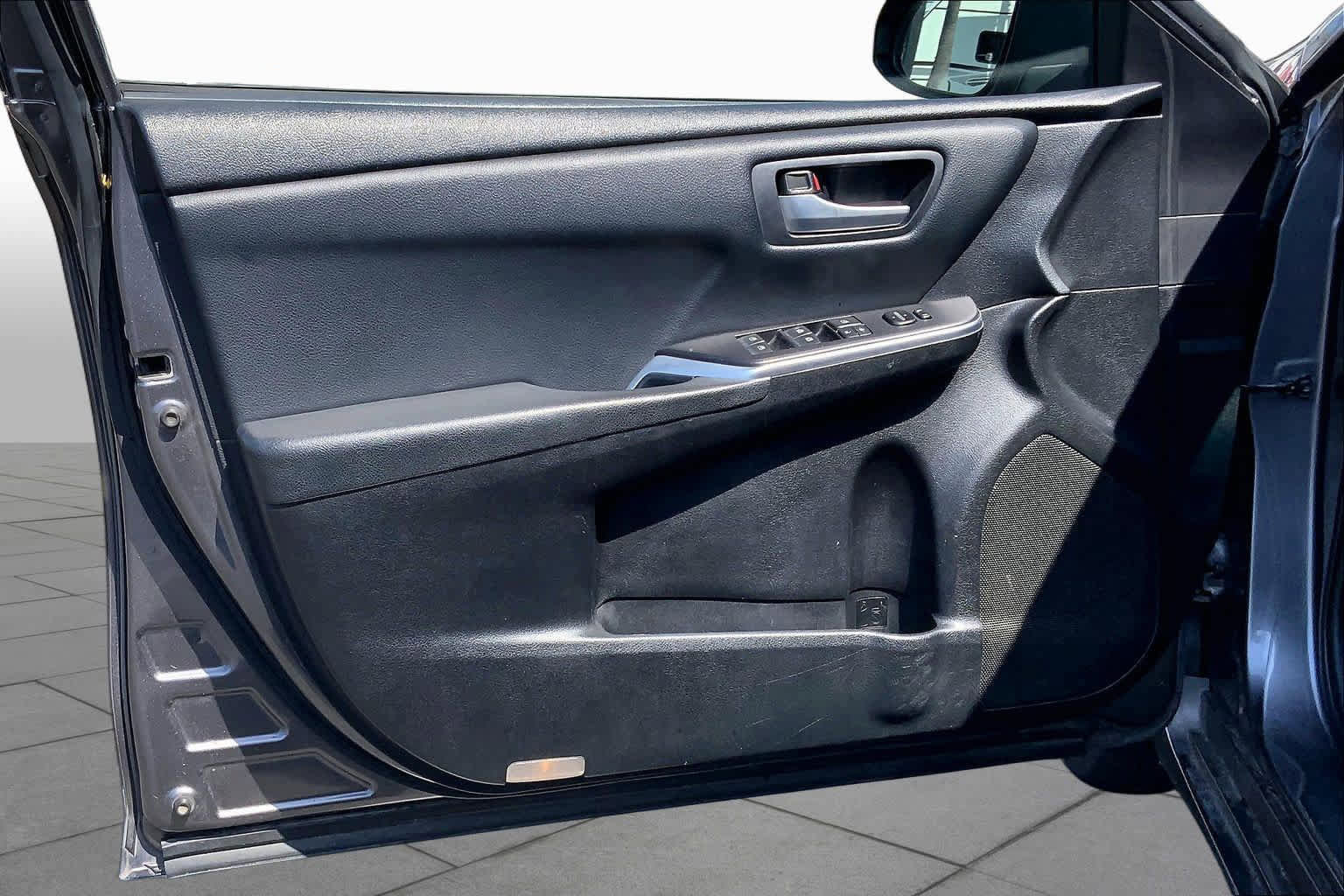 Used 2016 Toyota Camry SE FWD image 21