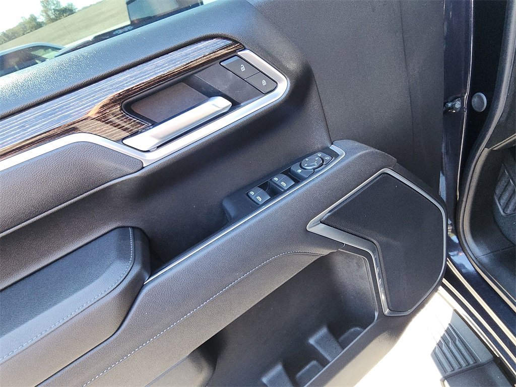 Used 2025 GMC Sierra 1500 Elevation image 13