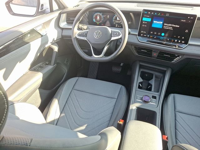 Certified 2025 Volkswagen Tiguan SE w/ Panoramic Sunroof Package AWD/4WD image 14