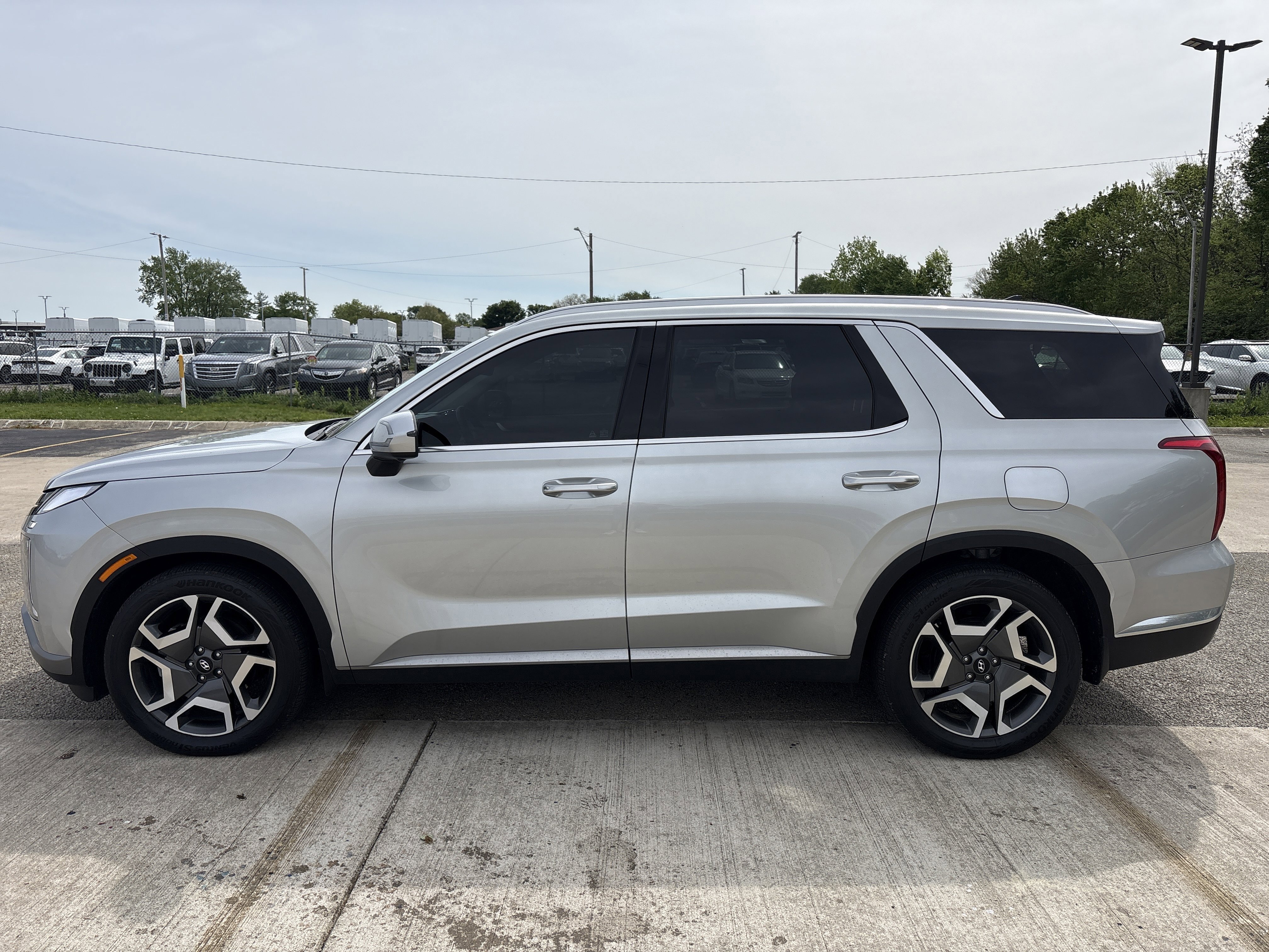 Used 2023 Hyundai Palisade Limited AWD/4WD image 2