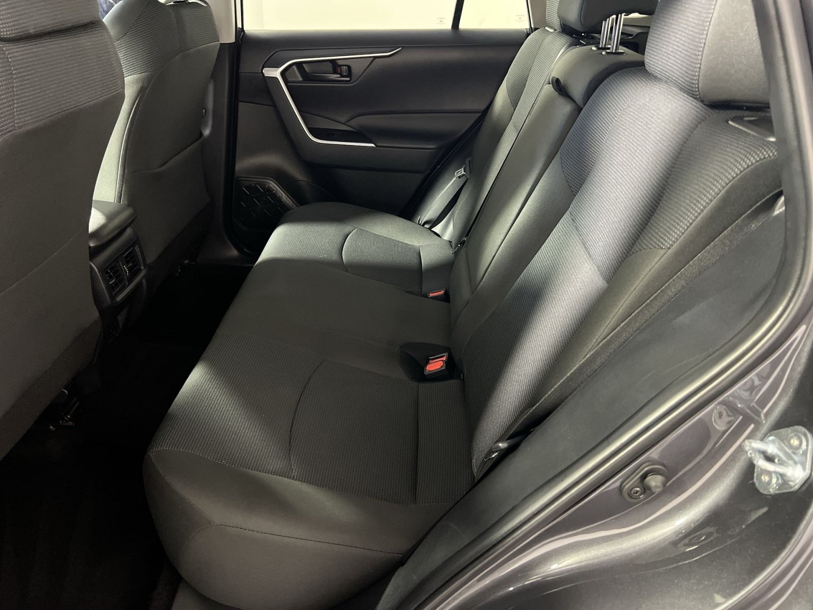 Used 2025 Toyota RAV4 LE AWD/4WD image 25