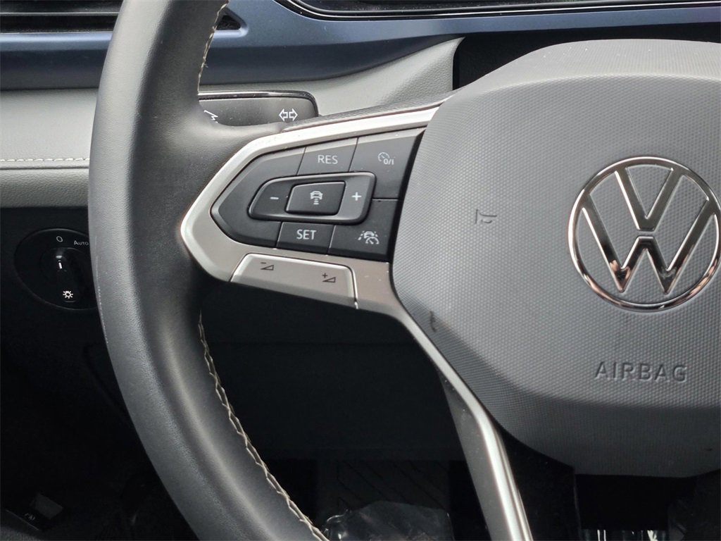 Used 2024 Volkswagen Taos SE image 15