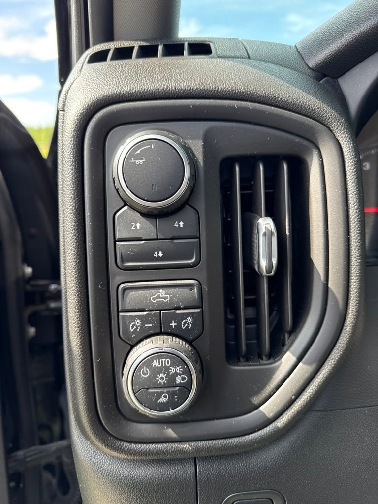 Used 2021 Chevrolet Silverado 2500 Custom w/ Custom Value Package AWD/4WD image 19
