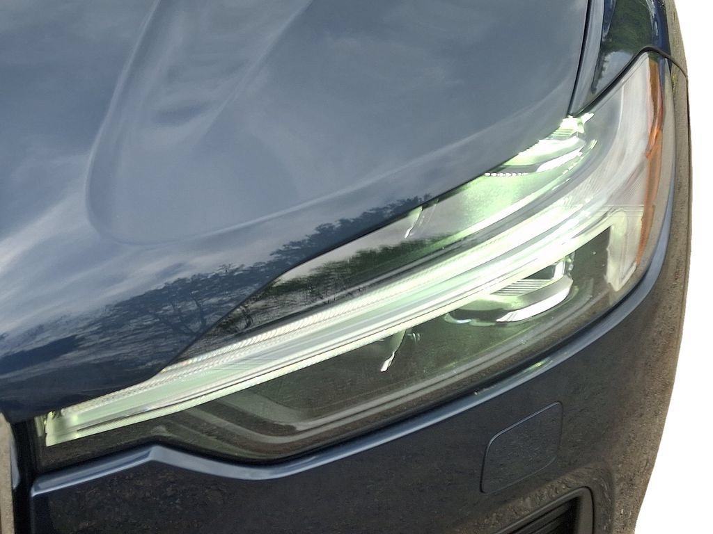 Used 2022 Volvo XC60 B5 Momentum AWD/4WD image 10