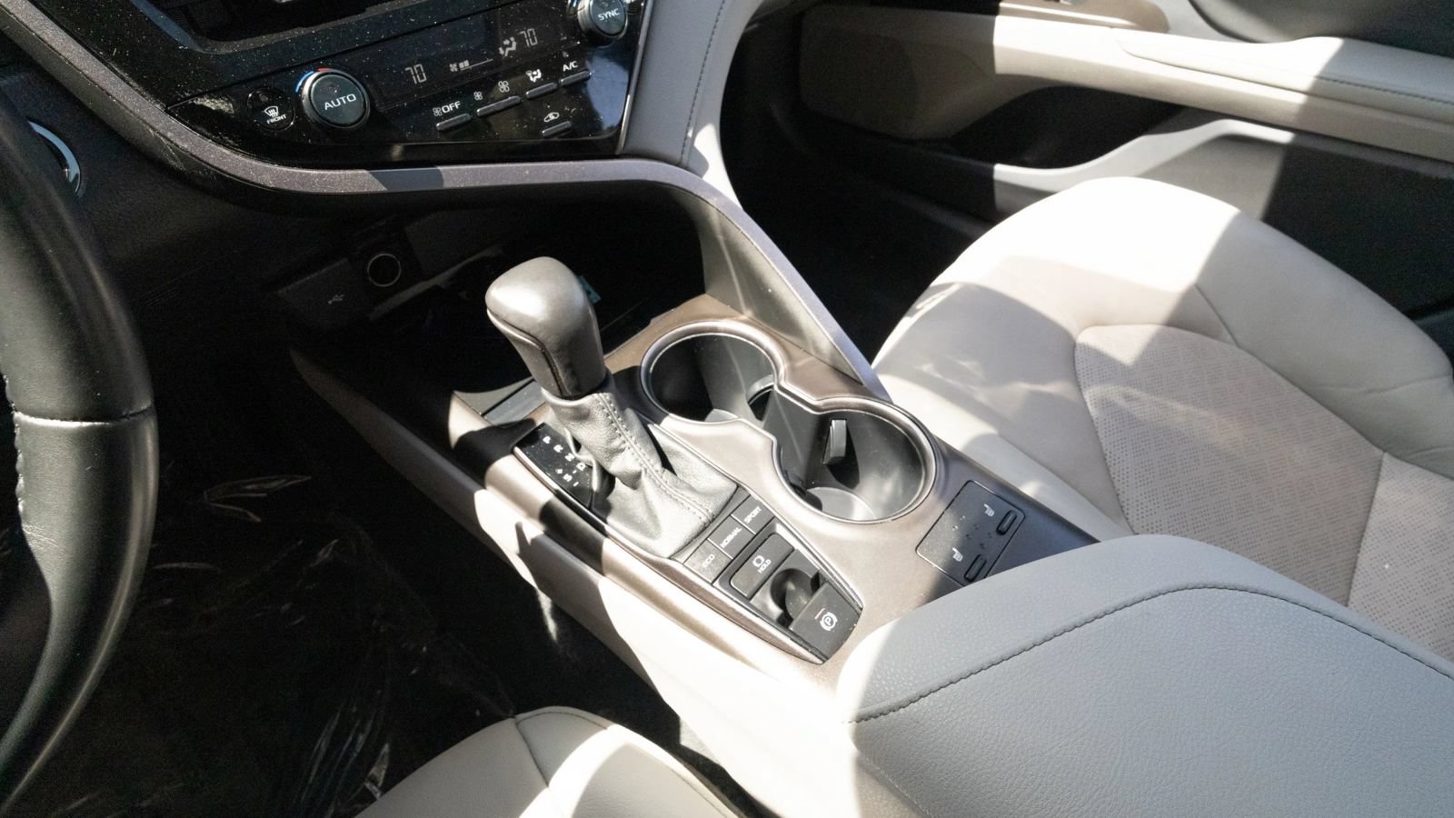 Used 2023 Toyota Camry XSE FWD image 30