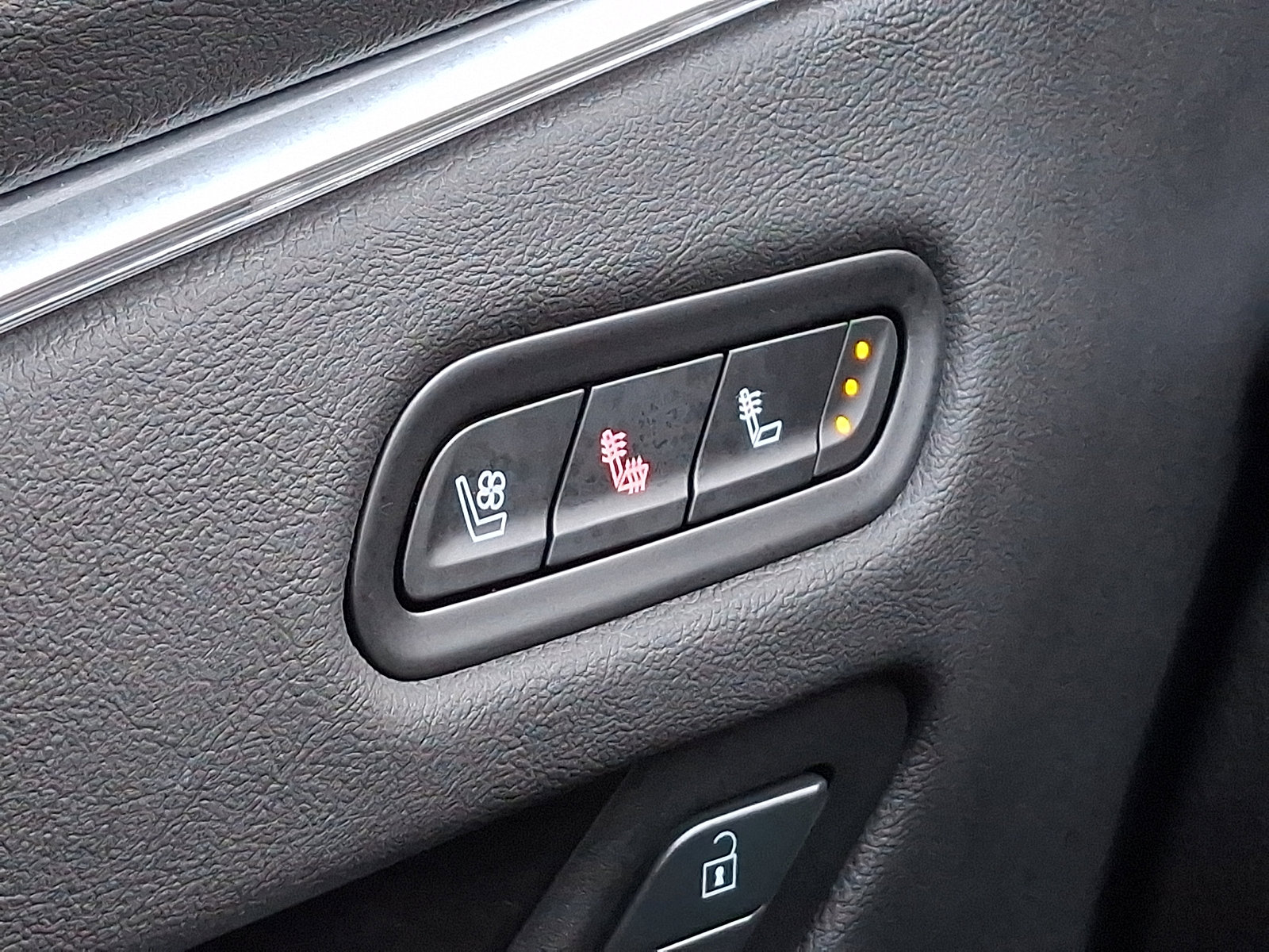 Certified 2024 Cadillac Escalade Sport w/ LPO, ONYX Package image 33