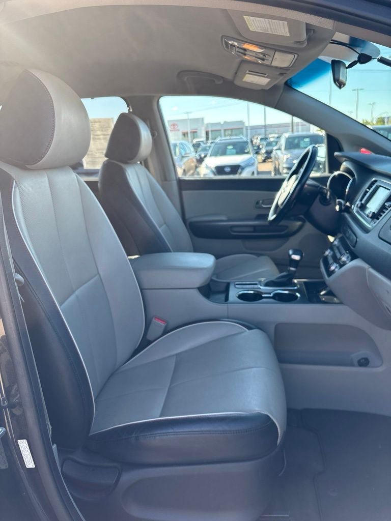 Used 2021 Kia Sedona EX FWD image 21