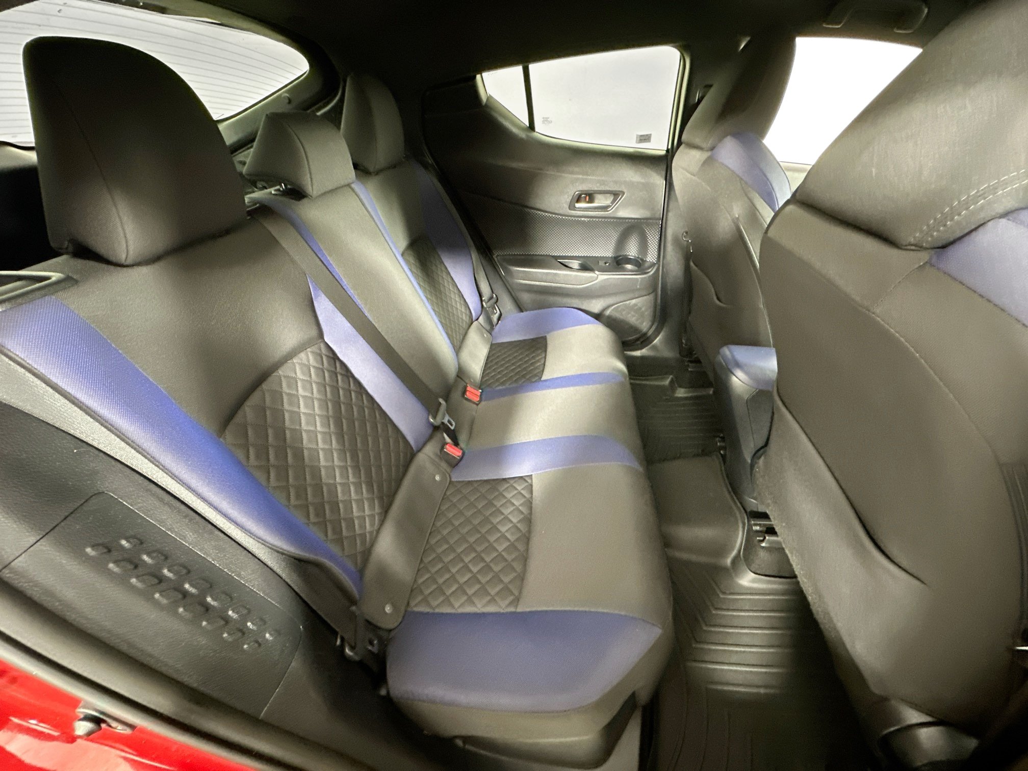 Used 2022 Toyota C-HR XLE FWD image 24