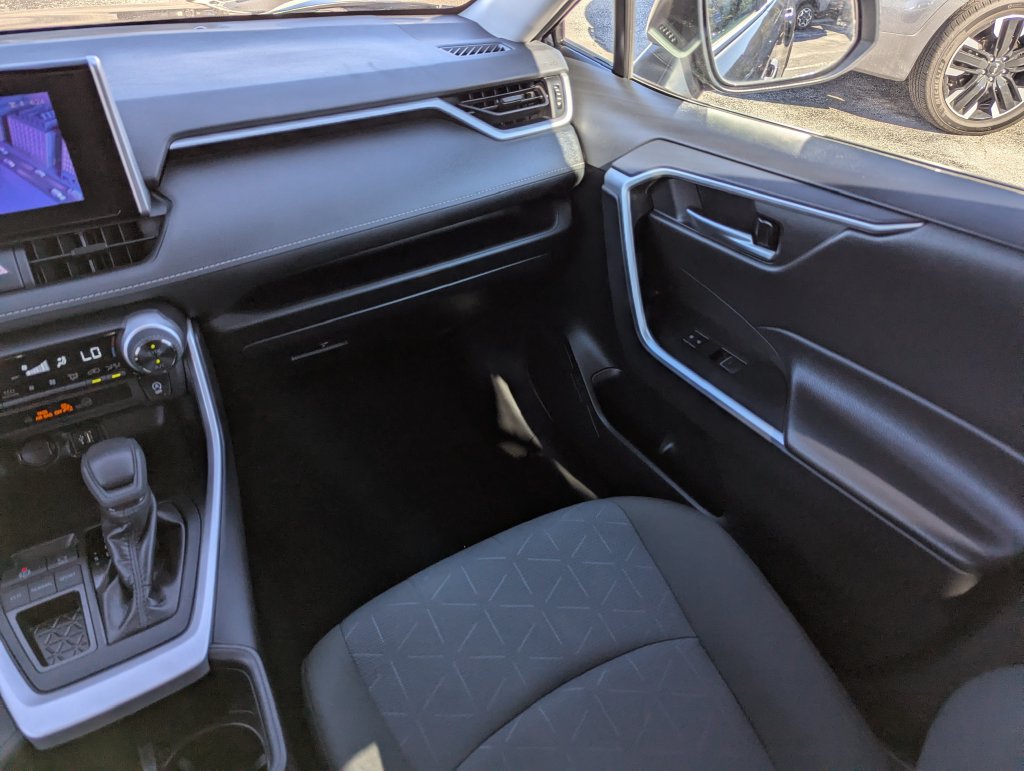 Used 2025 Toyota RAV4 XLE FWD image 19