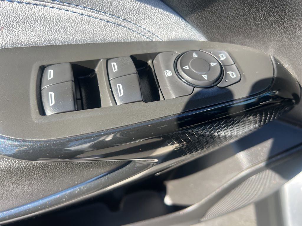 Used 2025 Chevrolet Trax LT FWD image 21