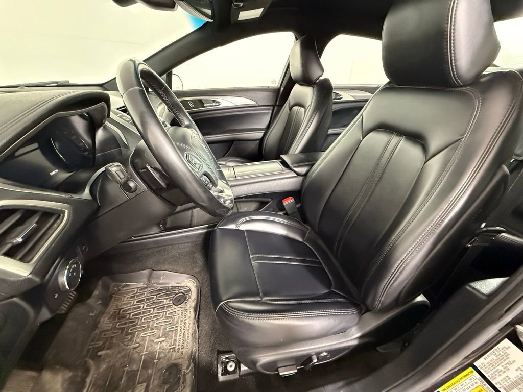 Used 2020 Lincoln MKZ image 5