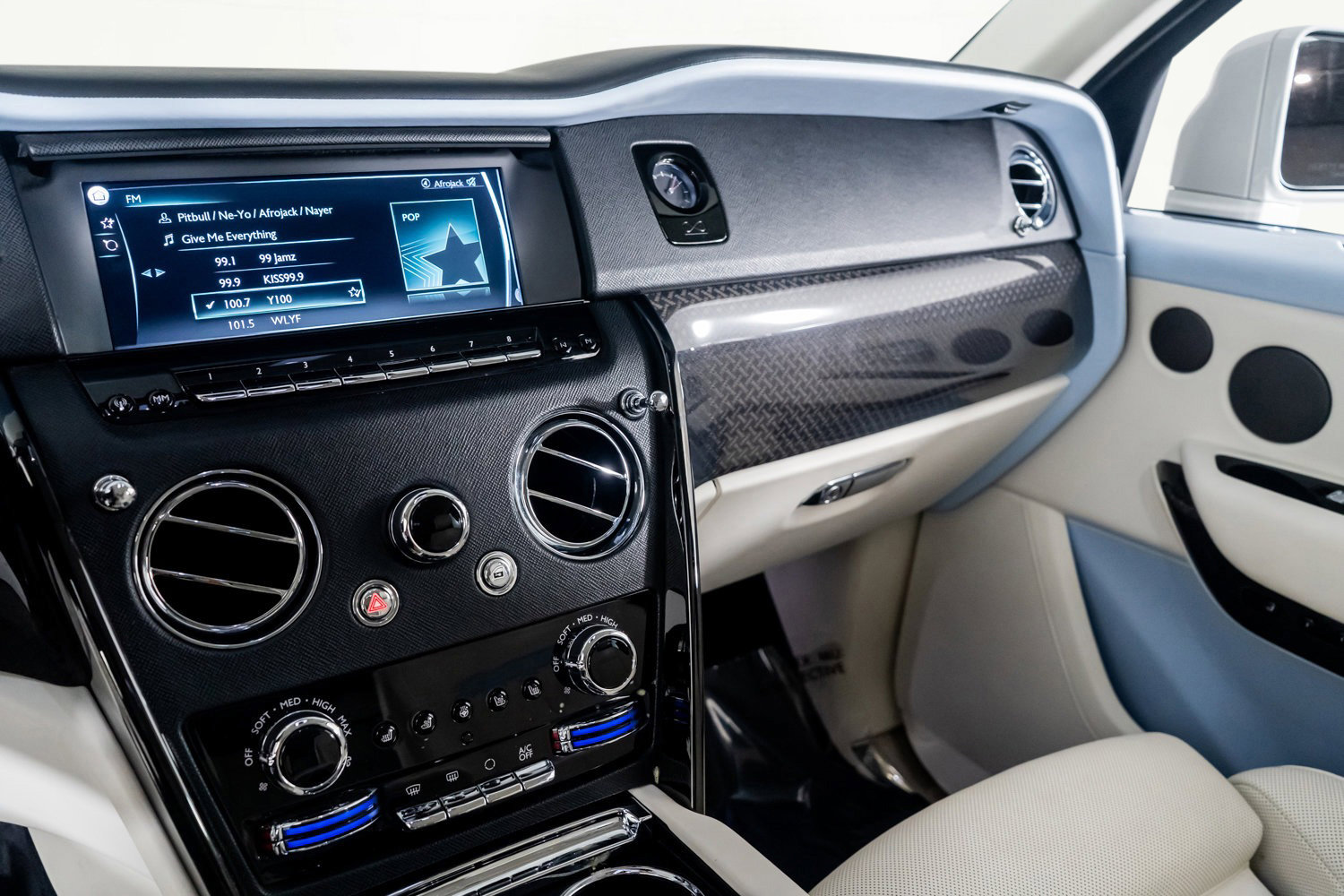 Used 2023 Rolls-Royce Cullinan Black Badge image 43