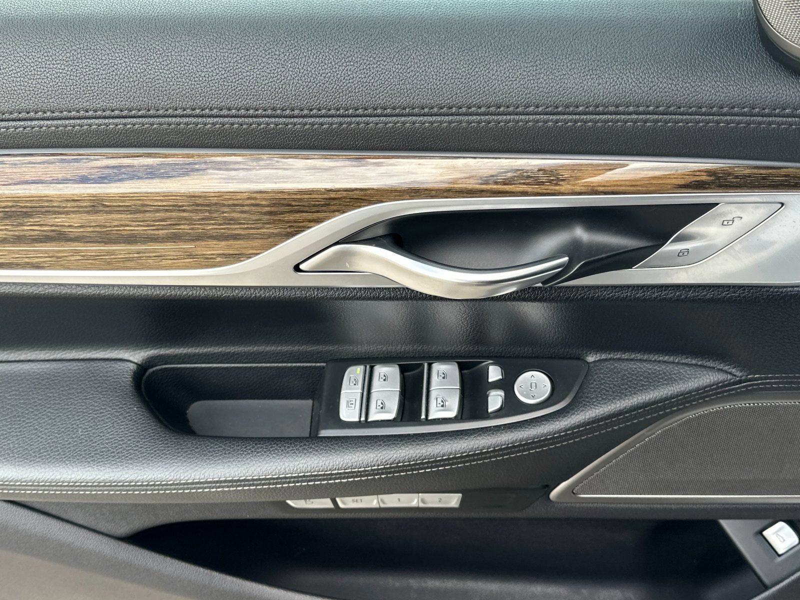 Used 2017 BMW 740e xDrive AWD/4WD image 10