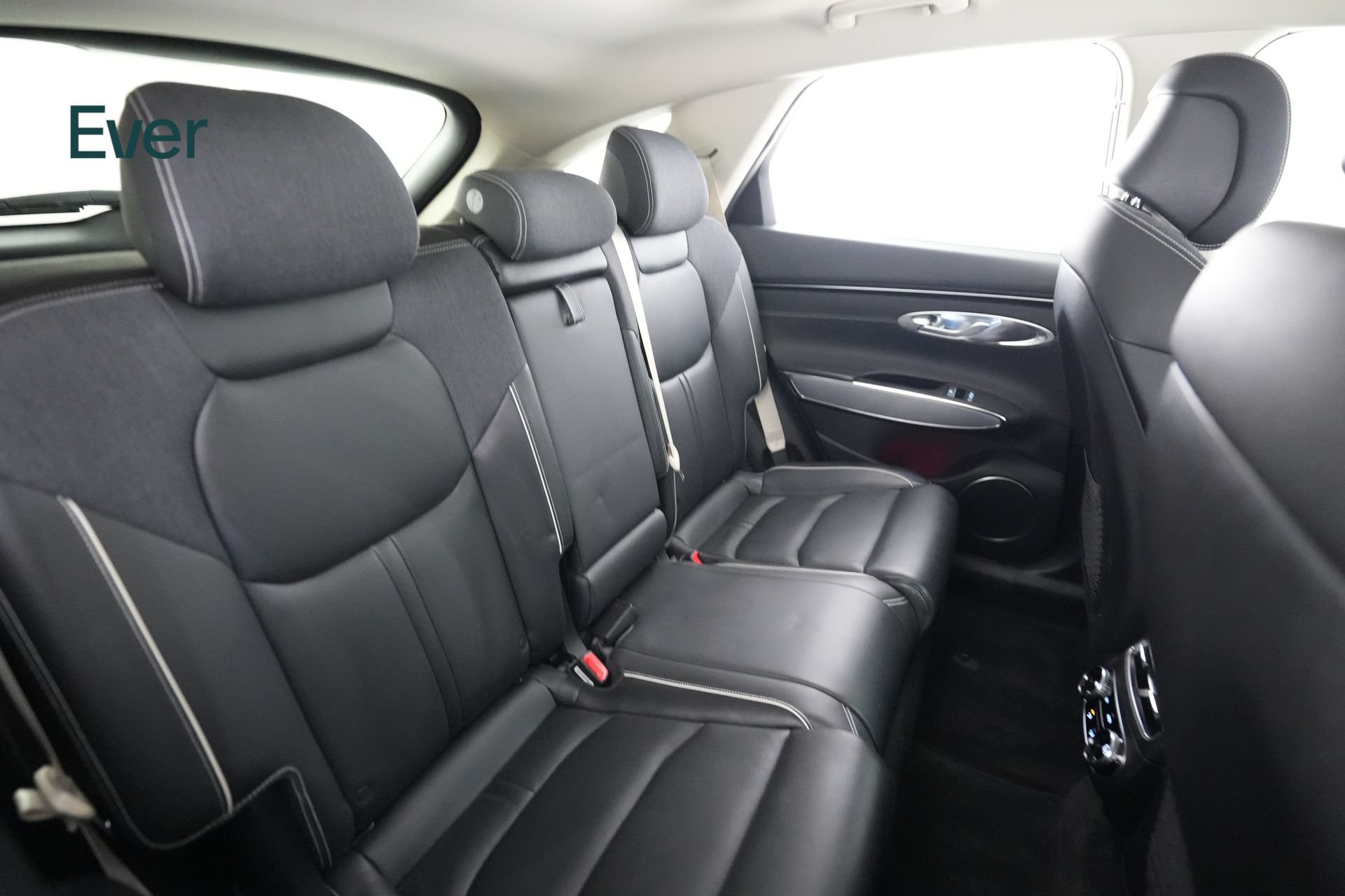 Used 2023 Genesis Electrified GV70 AWD/4WD image 5