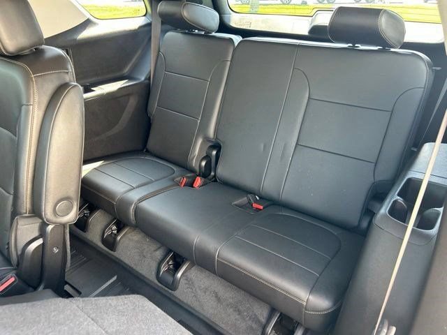 Used 2021 Chevrolet Traverse Premier w/ Redline Edition AWD/4WD image 46