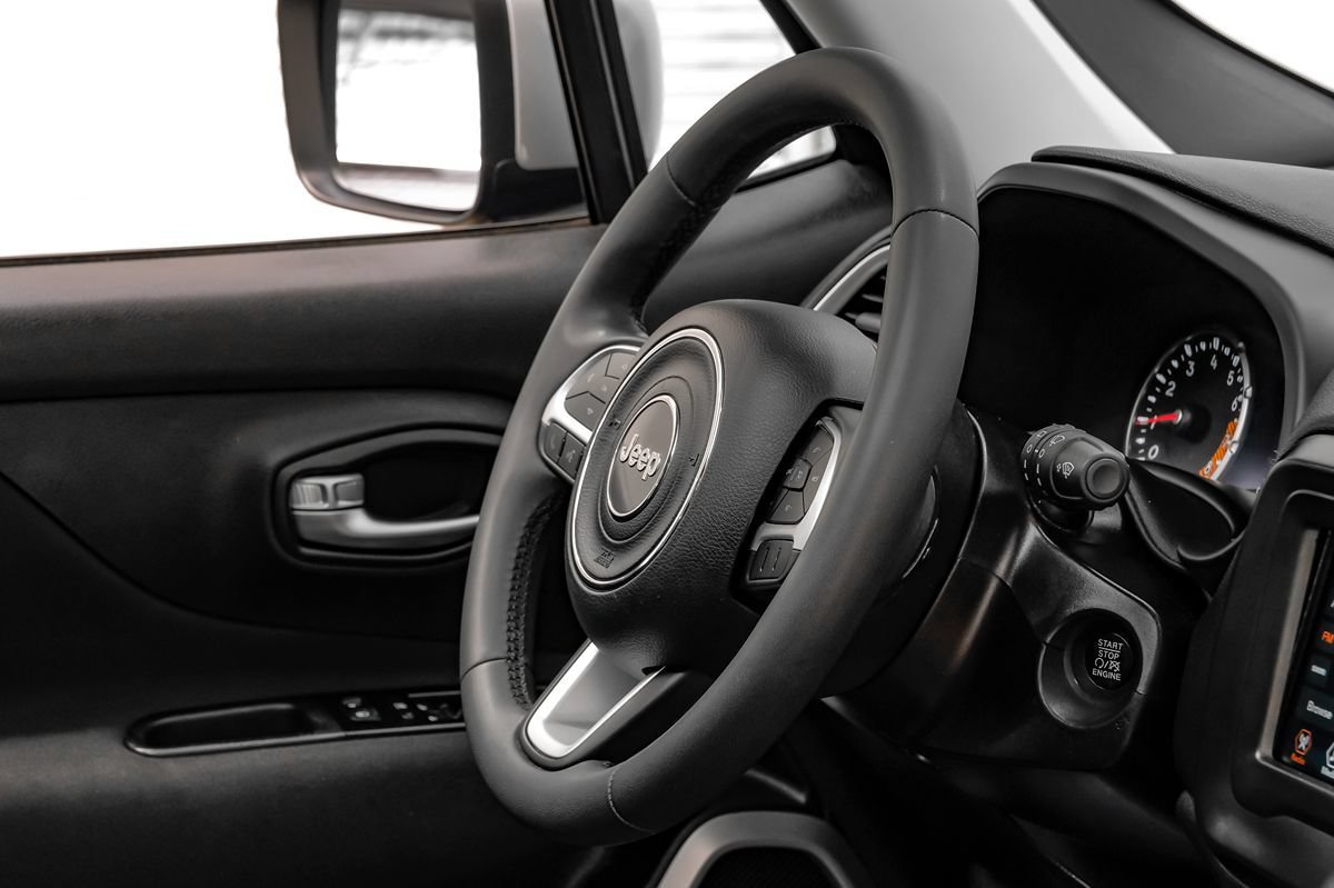 Used 2021 Jeep Renegade Latitude AWD/4WD image 12