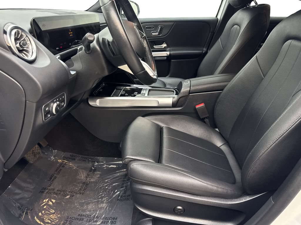 Used 2025 Mercedes-Benz GLB 250 w/ Exclusive Package image 25