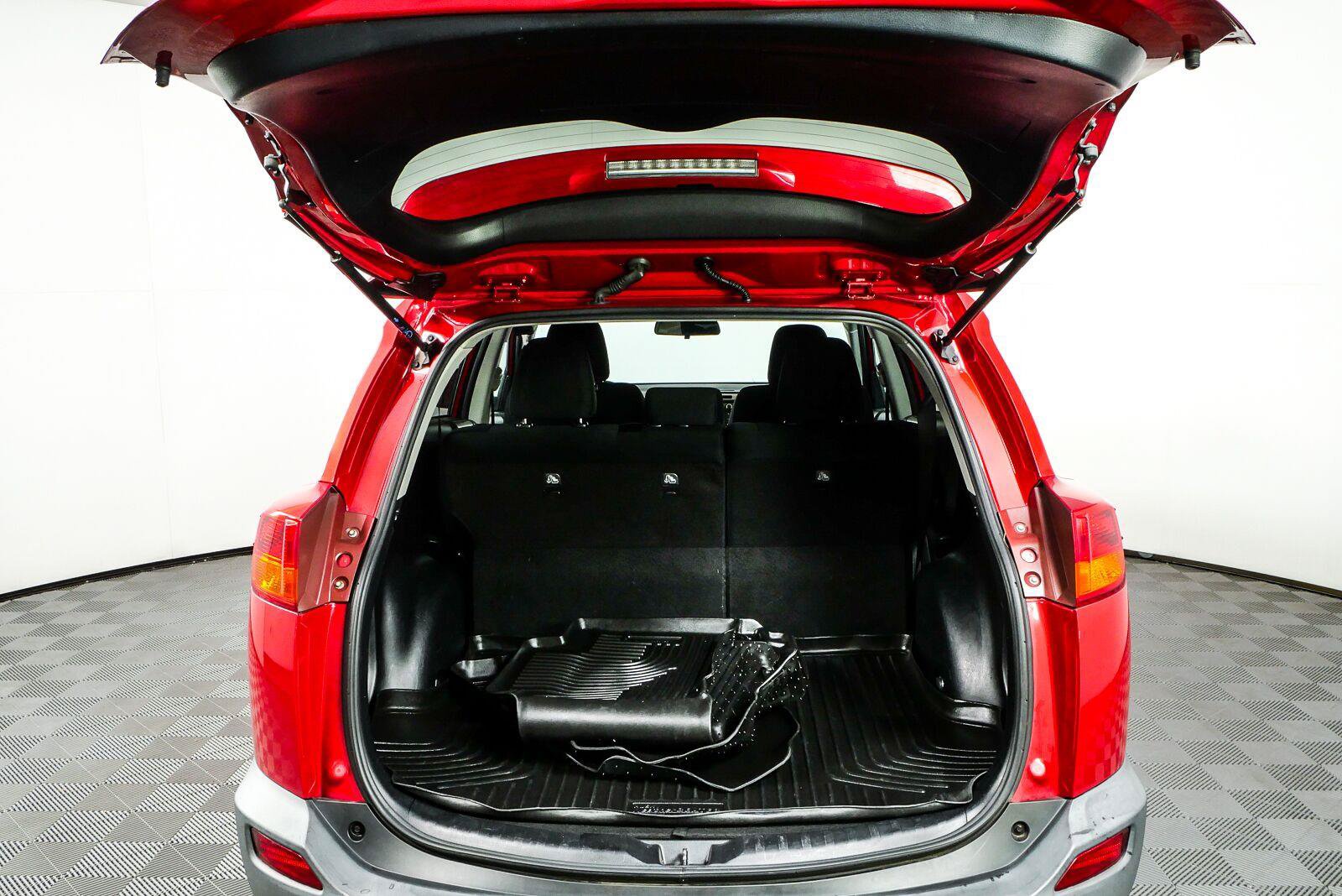 Used 2013 Toyota RAV4 XLE FWD image 28
